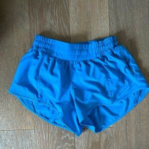 Poolside LULULEMON hotty hots!!